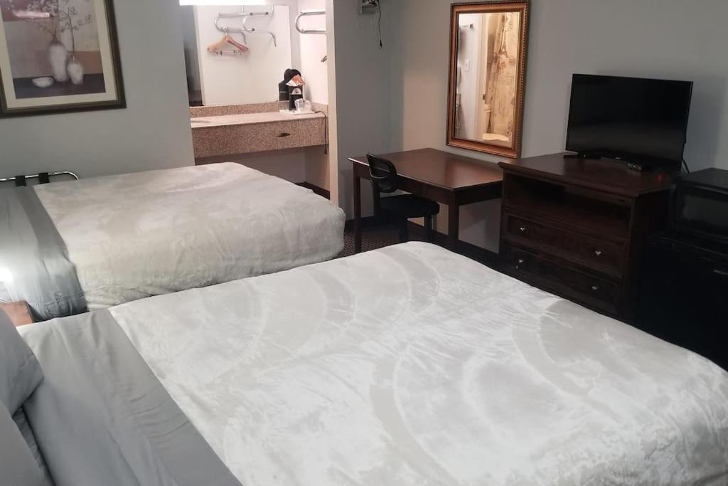 Hotel 2 Queen Beds Hotel Room 220 Booking Stillwater Exterior foto