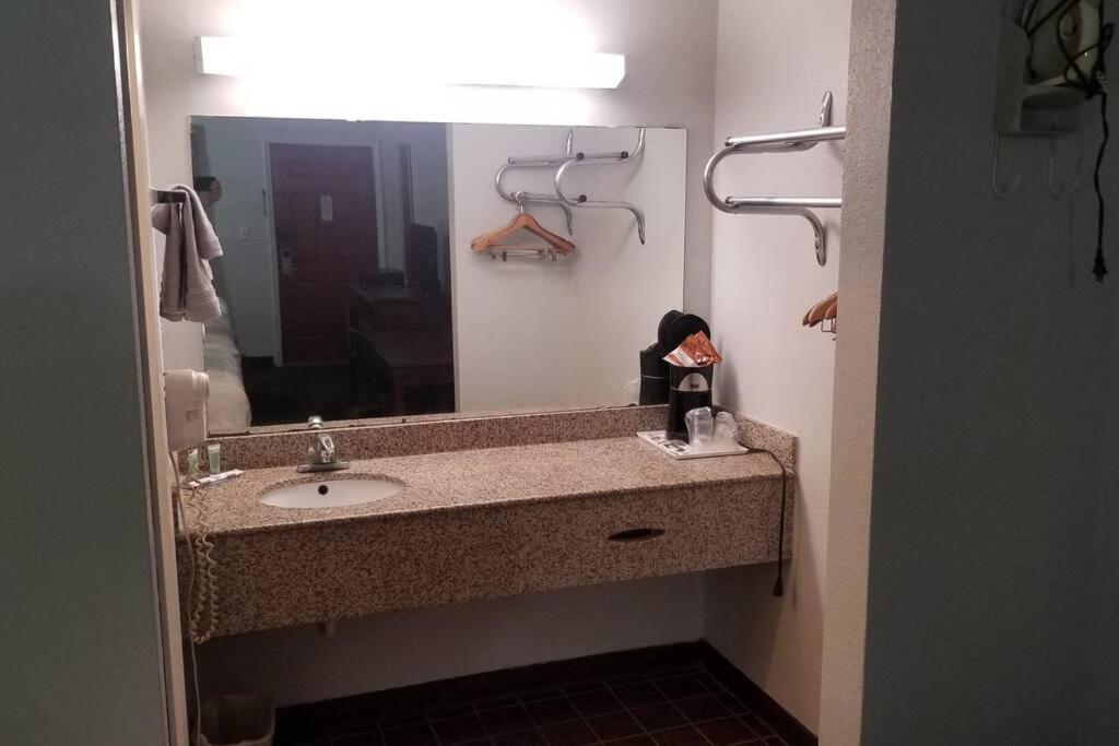 Hotel 2 Queen Beds Hotel Room 220 Booking Stillwater Exterior foto